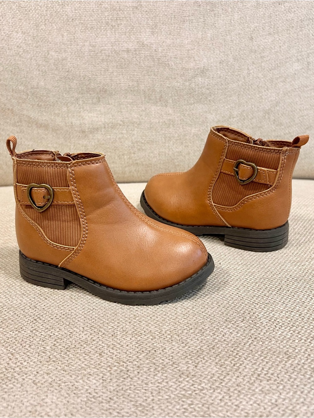 Carter’s LENA Size 6 Toddler Girls Brown Heart Buckle Ankle Boots EUC - Picture 3 of 9